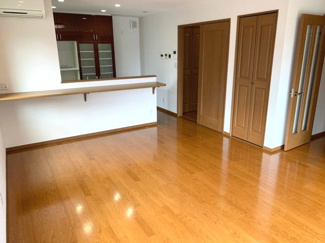 【居間・リビング】 | 加古郡播磨町宮西1丁目　中古戸建 | ご家族の団らんにゆったりした空間♪