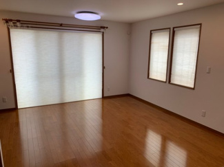 【居間・リビング】 | 加古郡播磨町宮西1丁目　中古戸建 | LDK約17帖♪ご家族の団らんにゆったりした空間♪