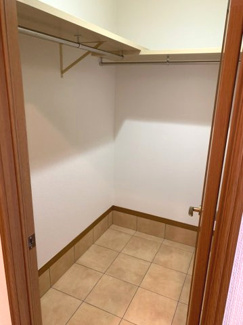 【収納】 | 加古郡播磨町宮西1丁目　中古戸建 | 玄関には多彩に利用可能なクロークございます♪