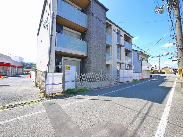 シャーメゾン桜井の駐車場
