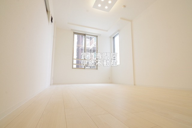 LUORE浄心EASTの洋室