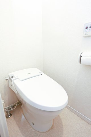 サヴォイジ・アトリウム　6階のトイレ|別号室（反転タイプ）のものです。現状優先になります。