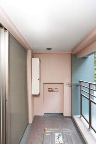 サヴォイジ・アトリウム　6階のバルコニー|別号室（反転タイプ）のものです。現状優先になります。