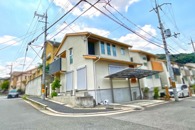 【前面道路含む現地写真】 | 宇治市莵道妙見　中古戸建 | 平成21年12月築ですので、まだ綺麗なお家です（●＾o＾●）