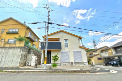 【前面道路含む現地写真】 | 宇治市莵道妙見　中古戸建 | 理想のお部屋にリフォームしたい、とにかく安く綺麗にしたい、リフォーム費用を住宅ローンで借りたい等お客様のご要望に合わせたご提案をさせて頂きます。お気軽にご相談下さい！