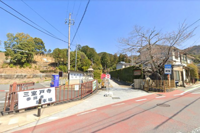 【周辺】 | 宇治市莵道妙見　中古戸建 | 【三室戸寺】あじさいの名所として有名な『三室戸寺』の入口が徒歩10分に。あじさいの季節には、徒歩圏内にある《伊藤久右衛門》で【紫陽花パフェ】が楽しめます。