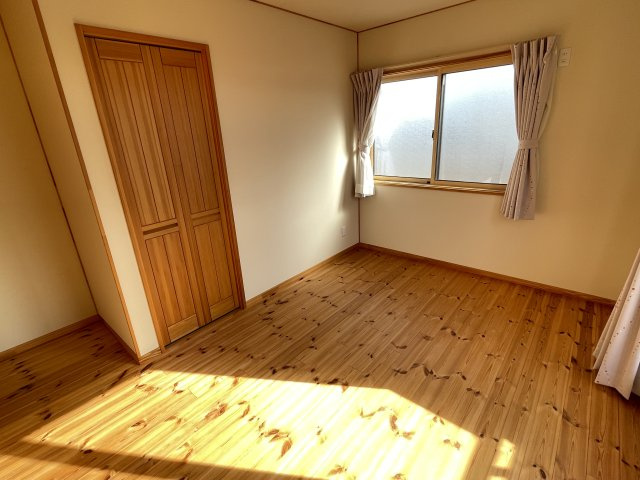 藤岡市藤岡　中古2480の洋室