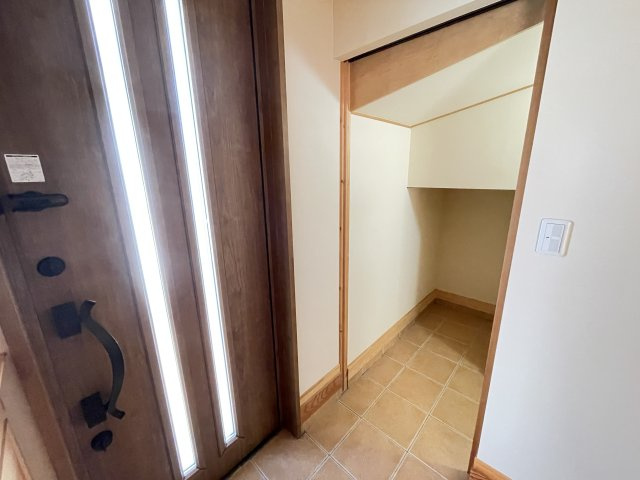 藤岡市藤岡　中古2480の玄関