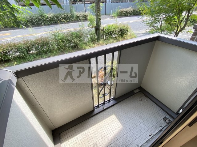 クリエ西山本のバルコニー