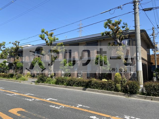 クリエ西山本の外観