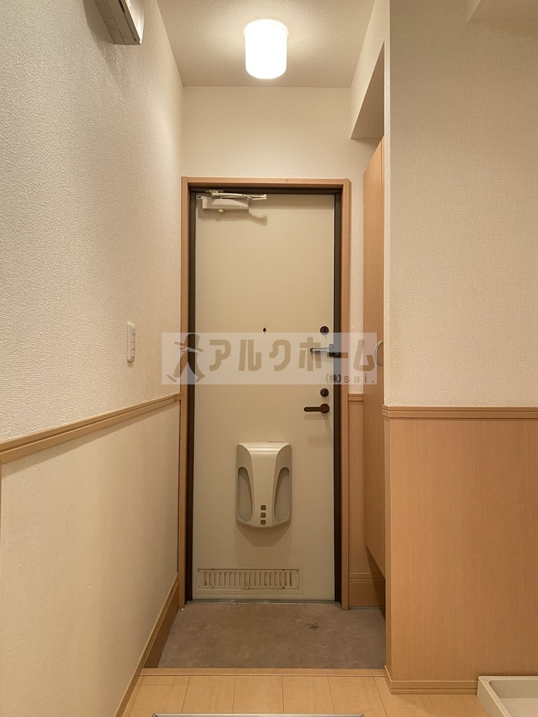 クリエ西山本の玄関