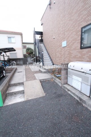 レオネクストルミエール小沢のエントランス