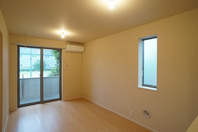 【居間・リビング】 | monte y | 11.1帖のLDK内です。二面採光で明るくゆったりとしたお部屋です