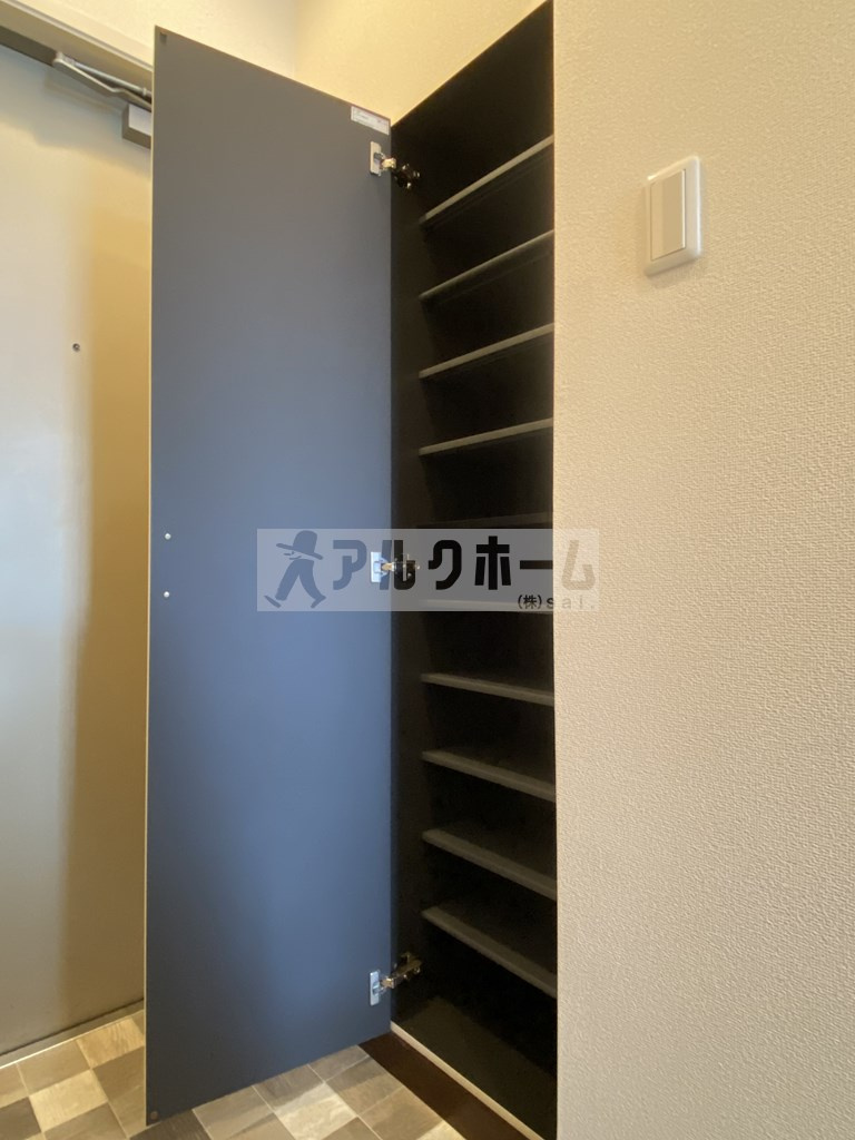 エレガンツア南本町の玄関