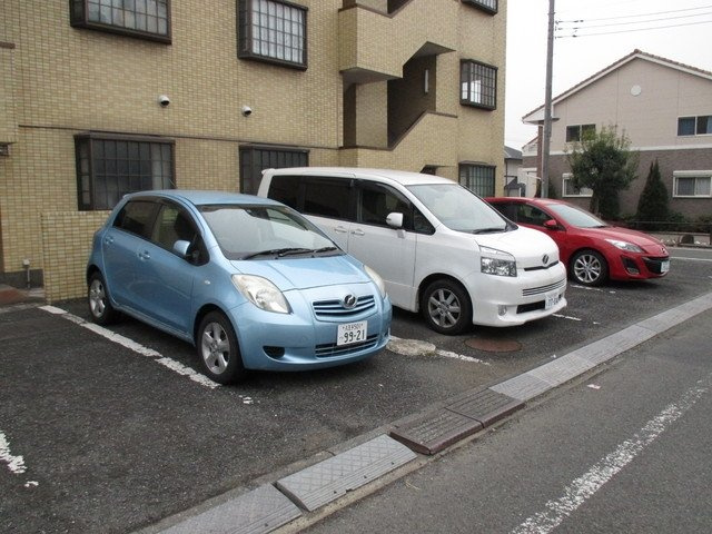 メゾンみすみの駐車場
