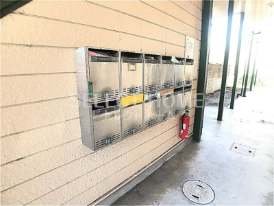 【エントランス】 | メゾンエスポア | 清潔なエントランスです
