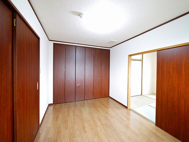富士ビル2号館の洋室|きれいな洋室です