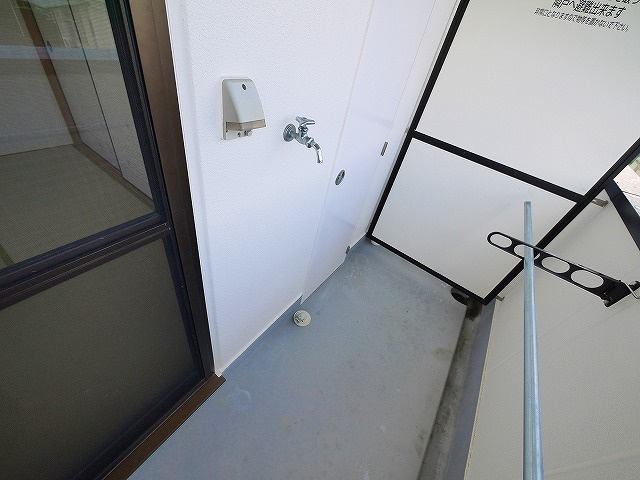 富士ビル2号館の設備|バルコニーに洗濯機置き場がございます。
