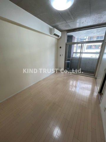 天満アパートメントの居間・リビング|ゆったりとしたリビングです