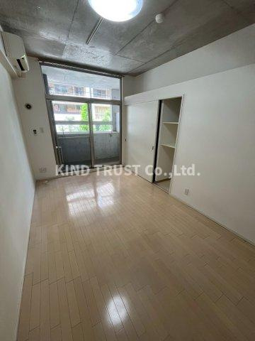 天満アパートメントの居間・リビング|ゆったり過ごせる居間です