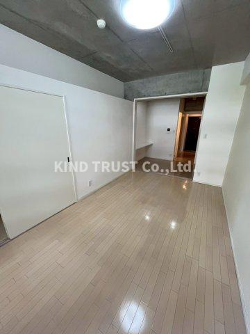 天満アパートメントの居間・リビング|ゆったり過ごせるリビングです