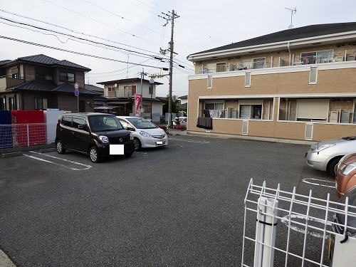 シュープリームの駐車場