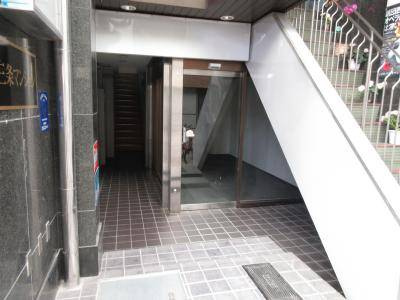 三条マンションのエントランス|入口