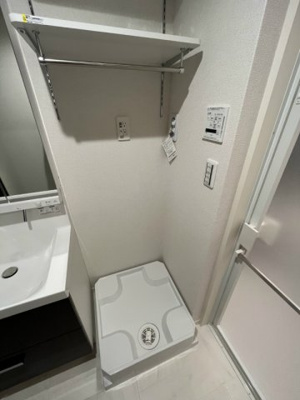 【洗面所】 | ハルモニアステラ【SHM】 | 上部に棚のある洗濯機置き場です！高さ調整もできるのが魅力的☆