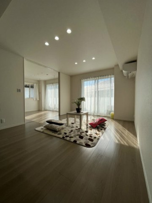 【居間・リビング】 | ハルモニアステラ【SHM】 | 全自動クリーニング機能付きのエアコン完備です☆