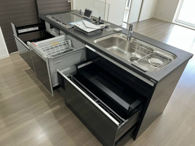 【キッチン】 | ハルモニアステラ【SHM】 | コンセントが手元にあり、引き出しは52.5ｃｍまで出せます☆