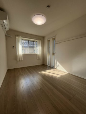 【洋室】 | ハルモニアステラ【SHM】 | 採光の取りやすい大きな窓が魅力の洋室です☆