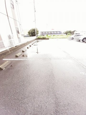 【駐車場】 | プロムナード | 駐車場があるので、車を買う予定の方も安心です