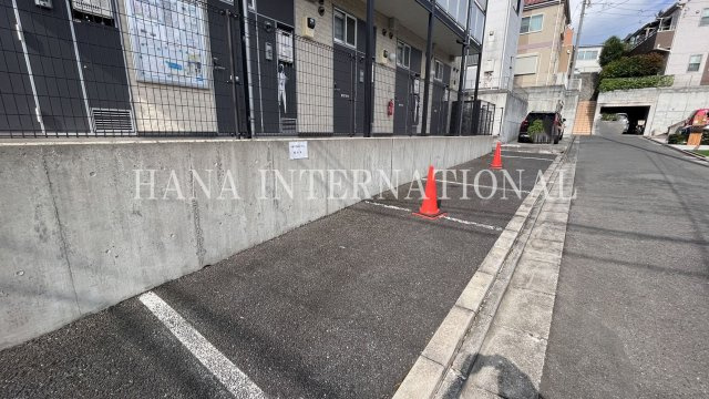 レオパレスミストラル西国分寺の駐車場