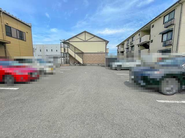 ビーンズ南川添Ⅰの駐車場|駐車場完備です