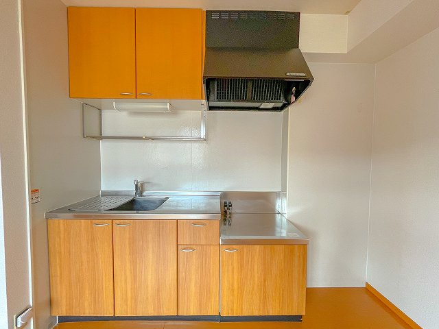 ビーンズ南川添Ⅰのキッチン|コンパクトなキッチンで掃除もラクラク