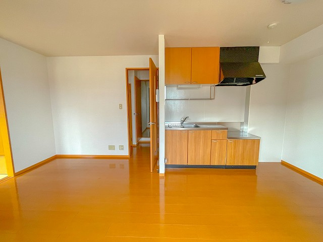 ビーンズ南川添Ⅰの居間・リビング|こちらの居間で趣味の時間をお楽しみください