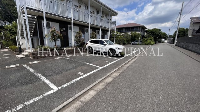 レオパレスキンモクセイの駐車場
