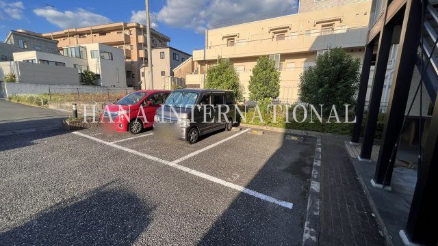 レオパレスアルシオネの駐車場