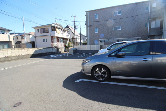メゾンアルタイルの駐車場