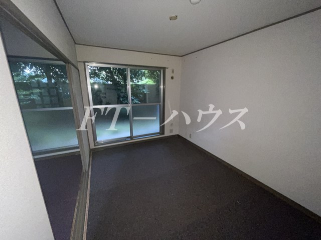 ウエストウィングの洋室