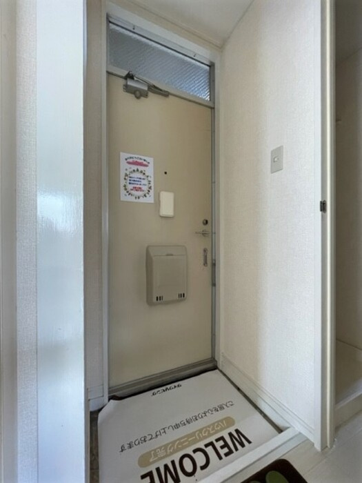 プレジール高広の玄関