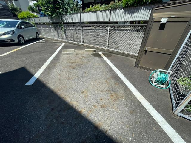 ロイヤル西崎の駐車場|ロイヤル西崎
