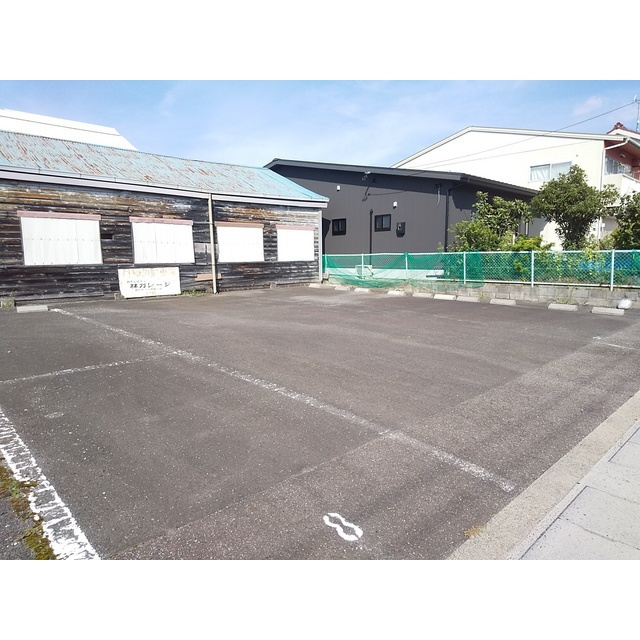 岐阜市祈年町１１丁目の駐車場の駐車場