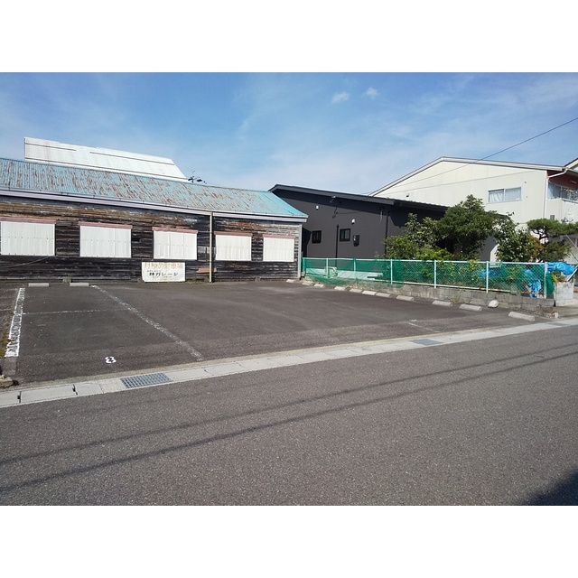 岐阜市祈年町１１丁目の駐車場