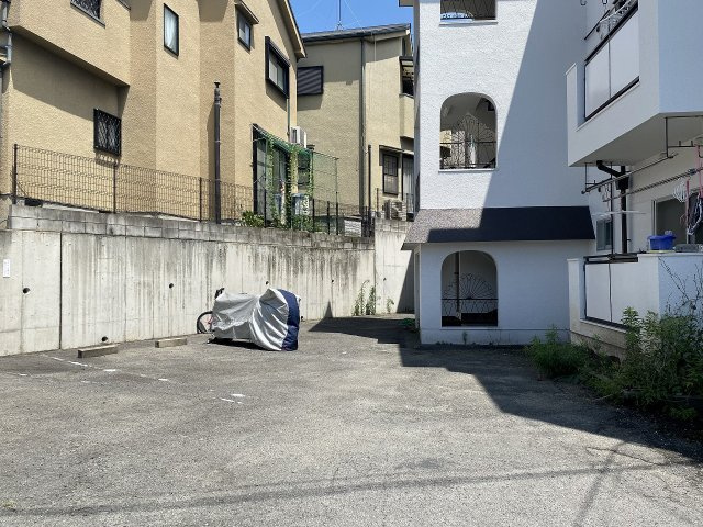 Grant24KRSの駐車場