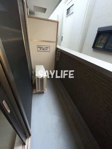 大阪市東成区深江北２丁目のアパートのバルコニー