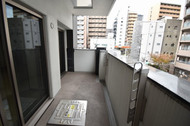 エステムコート谷町四丁目のバルコニー