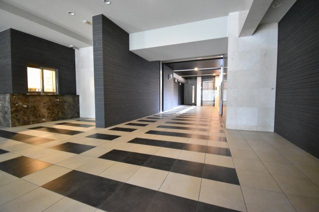 エステムコート谷町四丁目のロビー