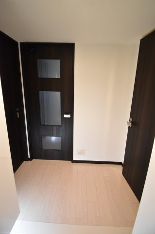 エステムコート谷町四丁目の玄関