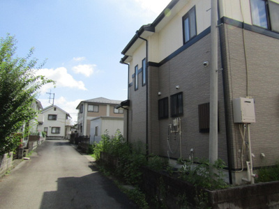 【前面道路含む現地写真】 | 中古戸建　韮崎市龍岡町下條南割 | 前面道路含む現地写真です